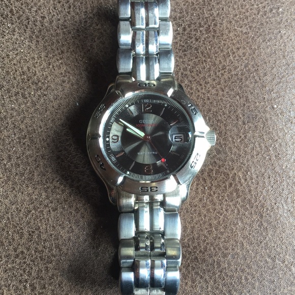 guess watch waterproof